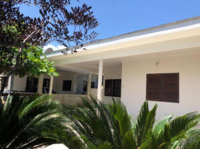 Casa com piscina próximo a Maranduba
